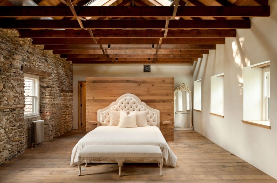 Plush bedroomw ith a touch of regality