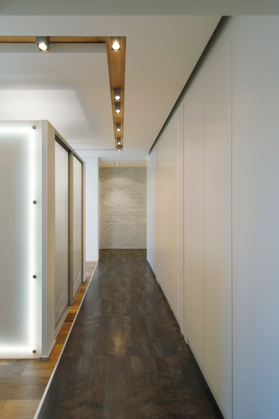 Recessed lighting in the corridor