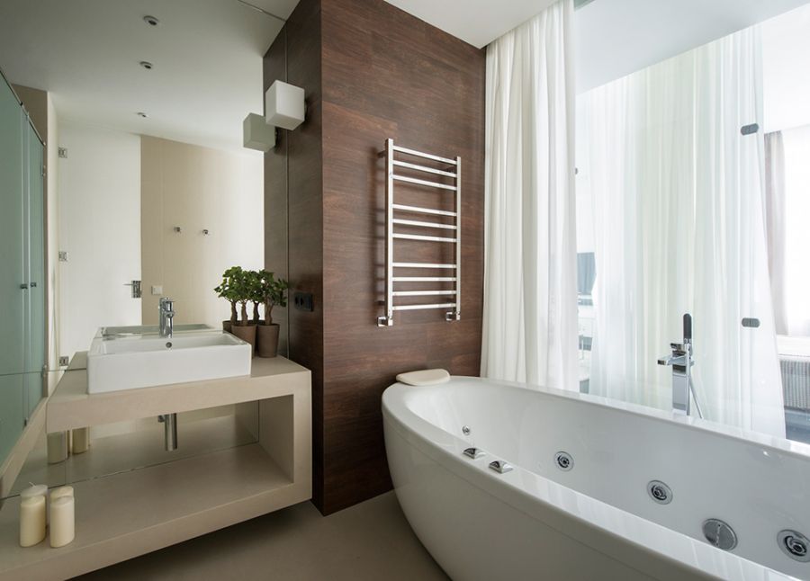 Relaxing modern bath area