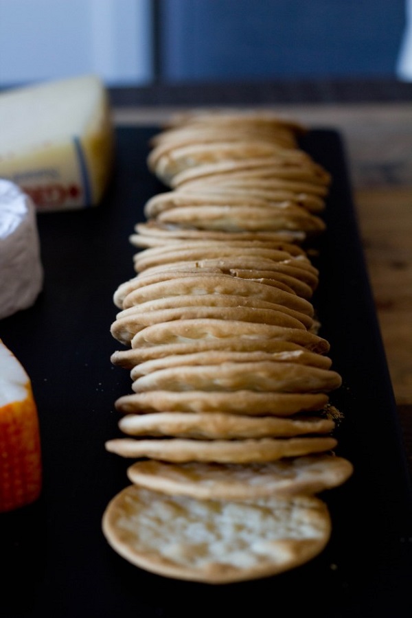 Serving platter with chalkboard surface