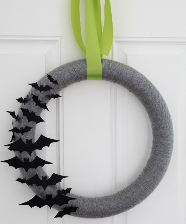 Simple and Cheap Halloween Wreath DIY Idea