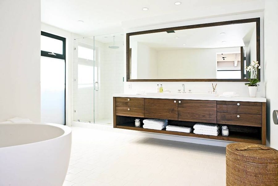 Stunning contemporary bathroom in white