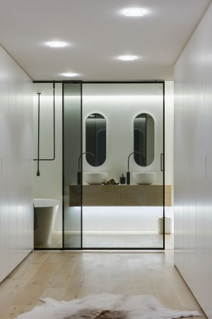 Ingenious Contemporary Bathroom By Minosa Design: Refreshingly Radiant!