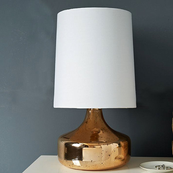 Table lamp with a rose gold finish