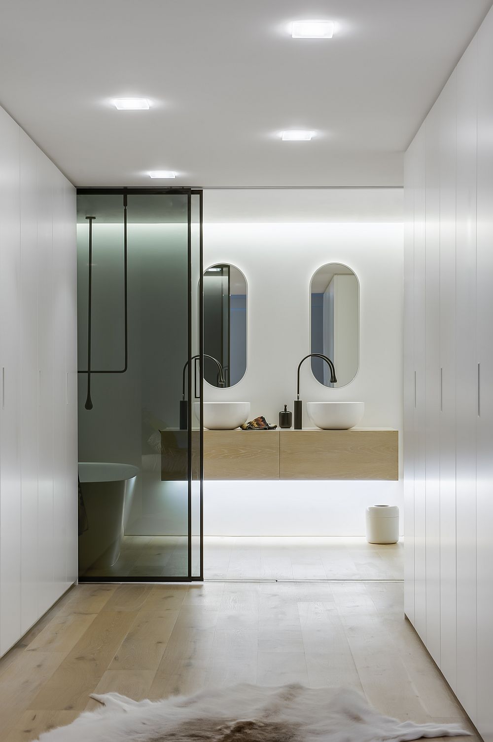 View of the bathroom and the dressing area