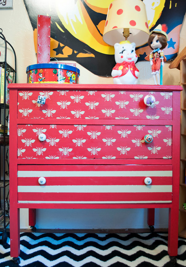 Vintage and modern details in a carnival-themed nursery