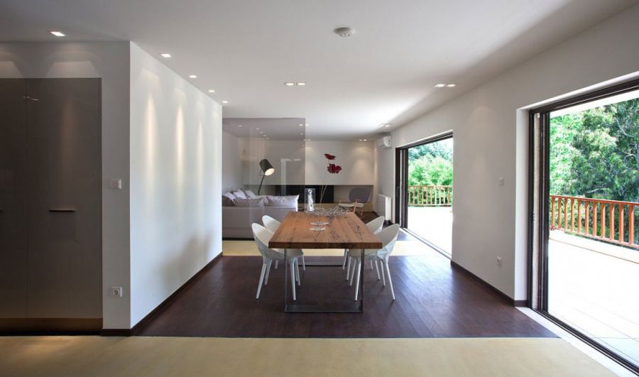 Wooden dining table combined with contemporary chairs