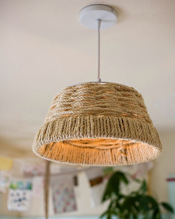 Diy Pendant Light Ideas / 28 Dreamy Diy Lighting Projects You Ll Adore : This incredible pendant light is shaped like a globe, but made entirely from strings.