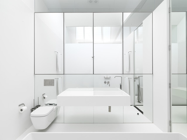 bathroom mirror wall gives feeling of space