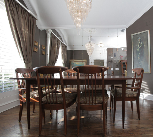 beautiful dining room with wall mirror