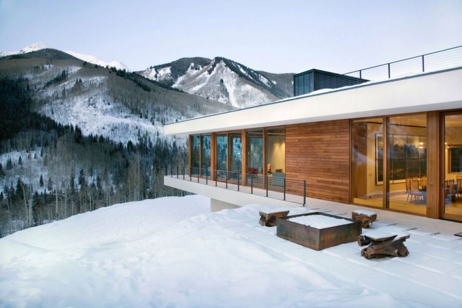 Aspen skiing slopes around the Linear House