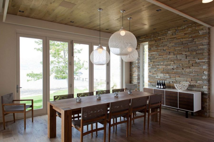 Beautiful pendant lights above the dining table