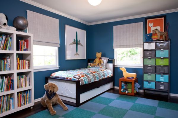 Bold blue on the walls gives the room a cozy ambiance