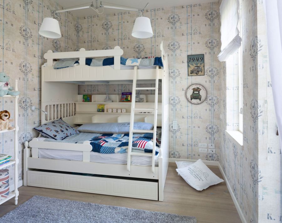 Boys' bedroom with a chic coastal theme