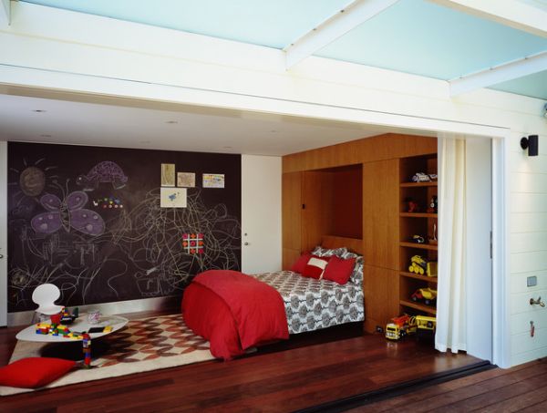 La pared de pizarra es un divertido complemento para el dormitorio de los niños dormitorio' bedroom