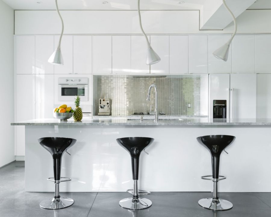 Dark kitchen bar stools add visual contrast to the light kitchen