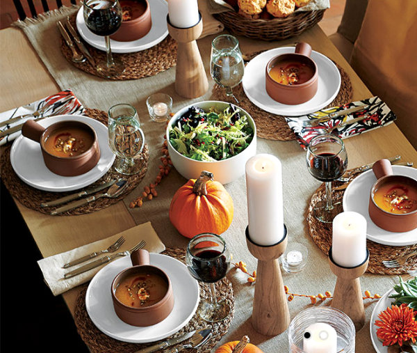 Earthy modern Thanksgiving table