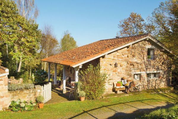 Entrance of the Spanish country cottage