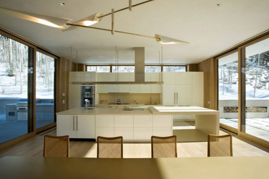 Ergonomic modern kitchen in white