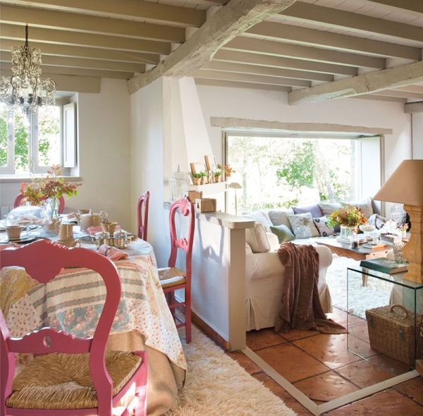 Exposed wooden beams ceiling