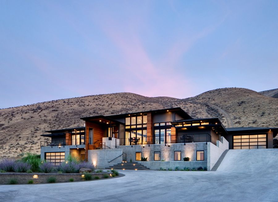 Facade of the Badger Mountain House in Richland