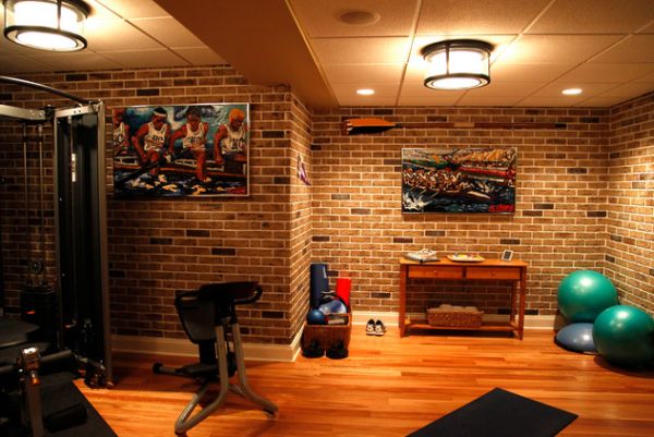 Give your home gym an inimtable look with the exposed brick wall backdrop