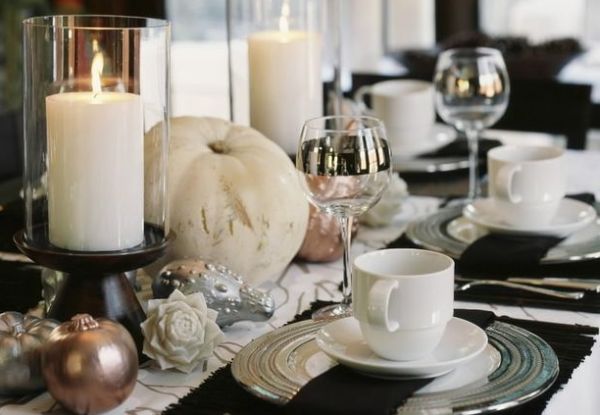 Beautiful Thanksgiving table in black and white