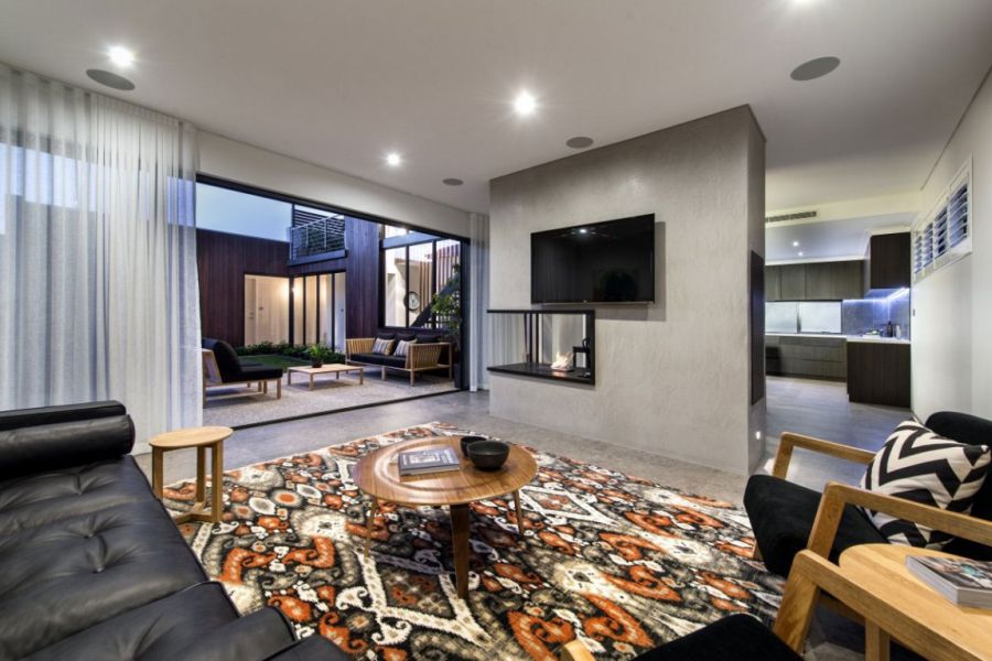 Living area of the lower level connected with the courtyard