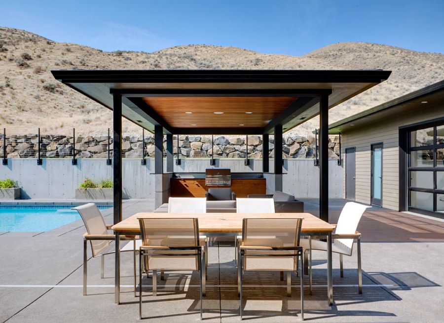 Luxrious modern patio with mountain views