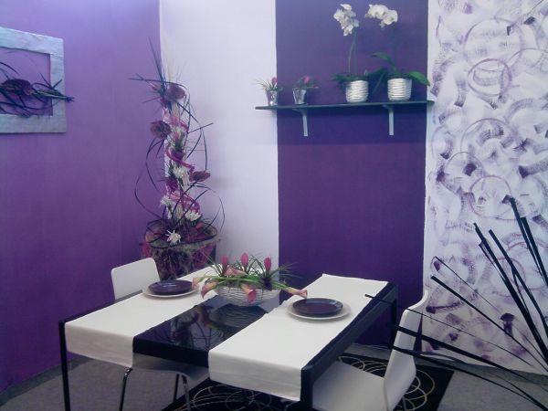 Modern and minimalist Thanksgiving decorating idea draped in purple