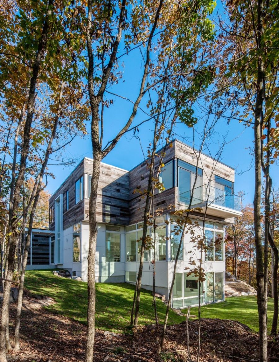 Multi-level Gatineau Hills Residence in Ottawa