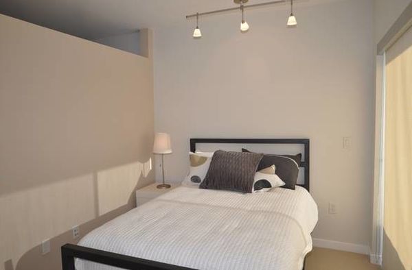 Rail lighting idea for the modern bedroom