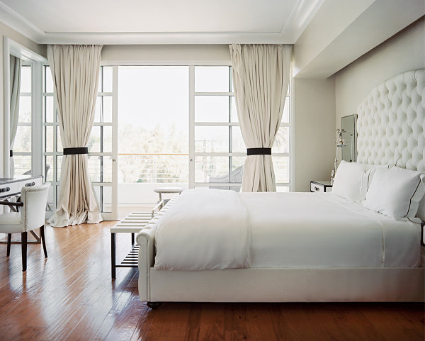 Refreshing white bedroom