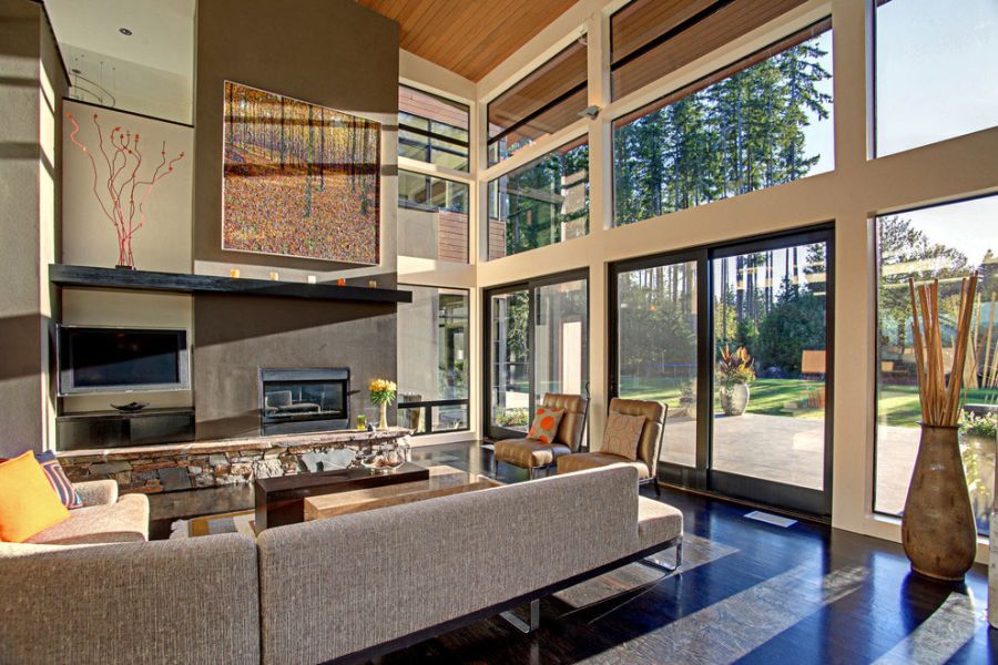 Spacious living room with high ceiling