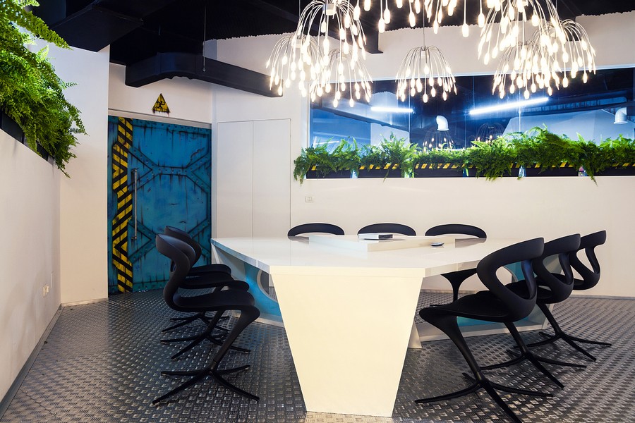 Imaginative Spaceship-Themed Office With A Touch of Sustainability