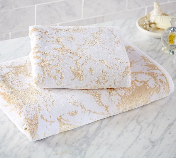 12 Easy Ways To Add A Touch Of Gold To Your Decor   White And Gold Bath Towels 