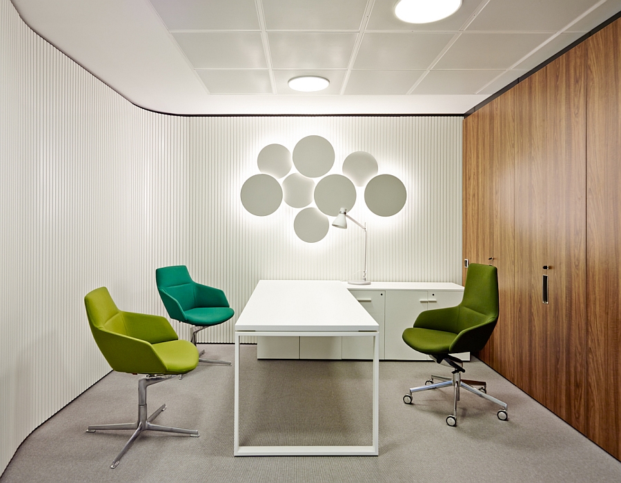 Bright and rich office furnishings in green and blue