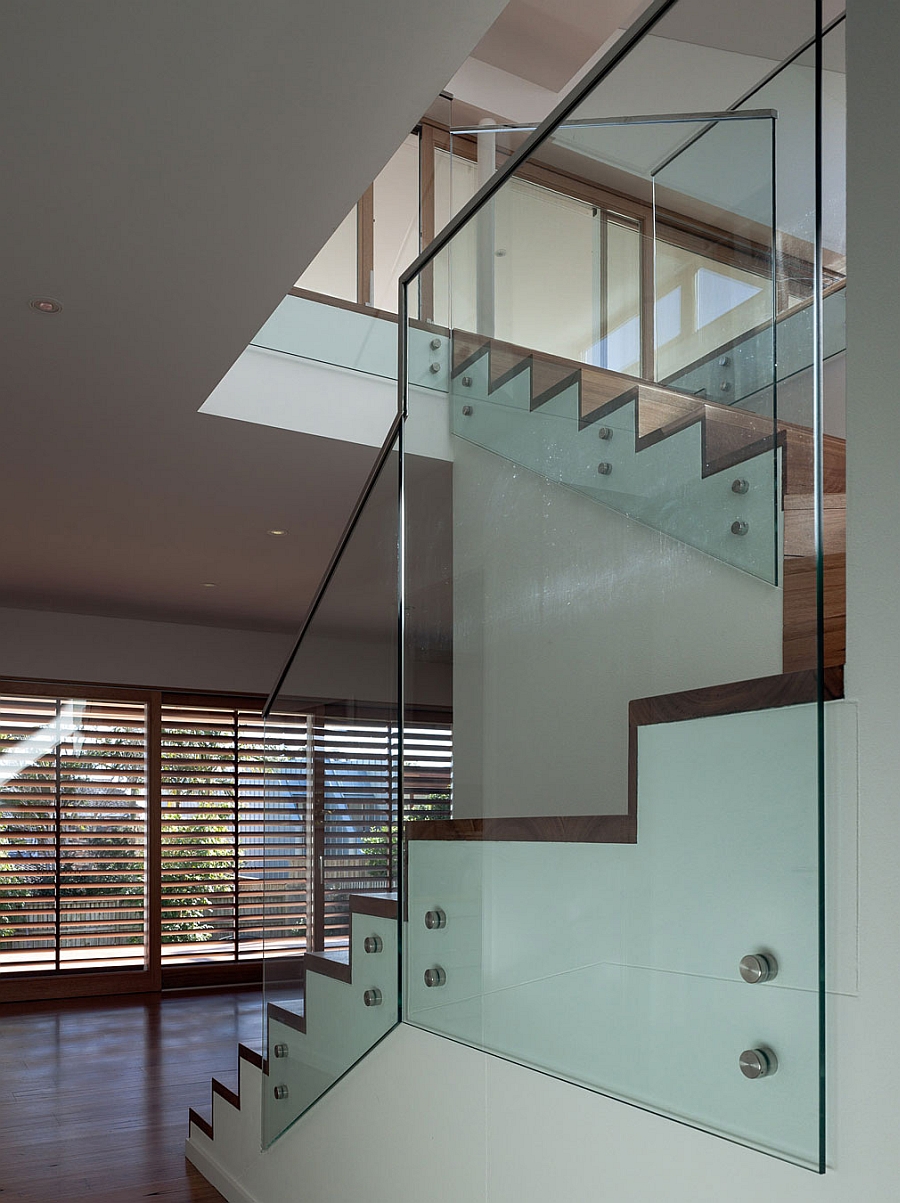 Brilliant stiarcase design with glass railing