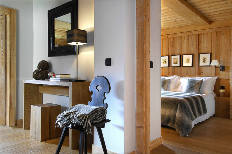 Chalet Emma bedrooms draped in wood