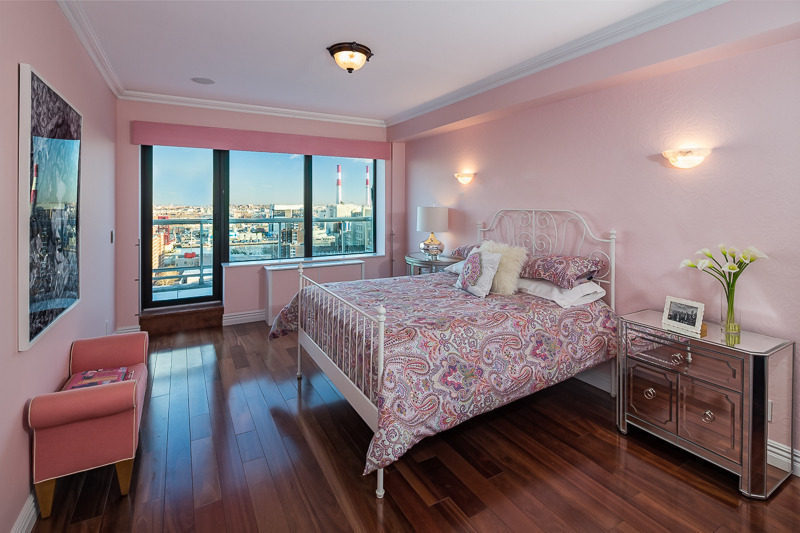 Chic bedroom in pink