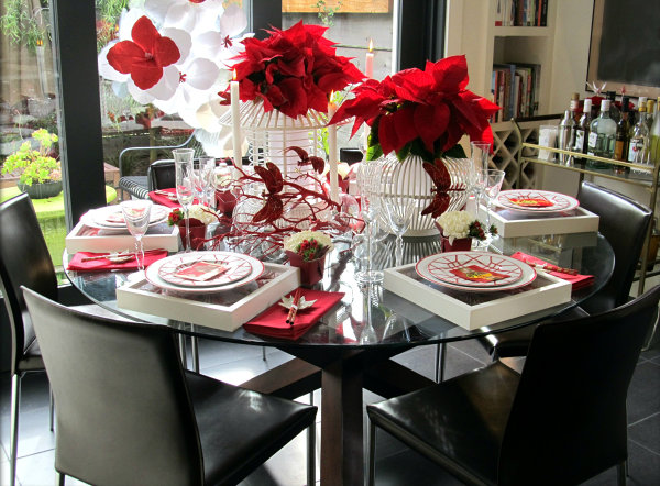 round table christmas setting