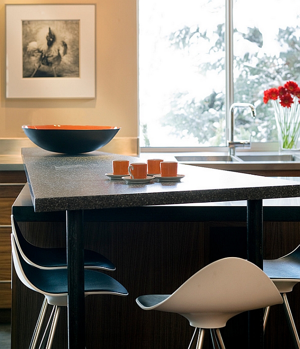 Closer look at the curvy Onda stool