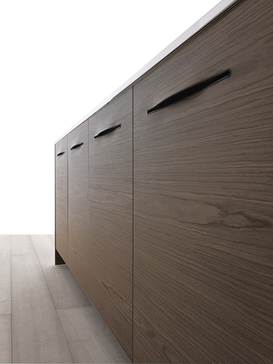 Closer look at the handle-less kitchen cabinets