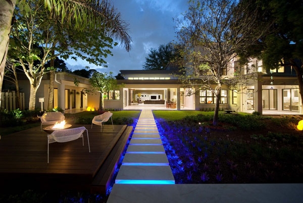 Contemporary outdoor lighting idea