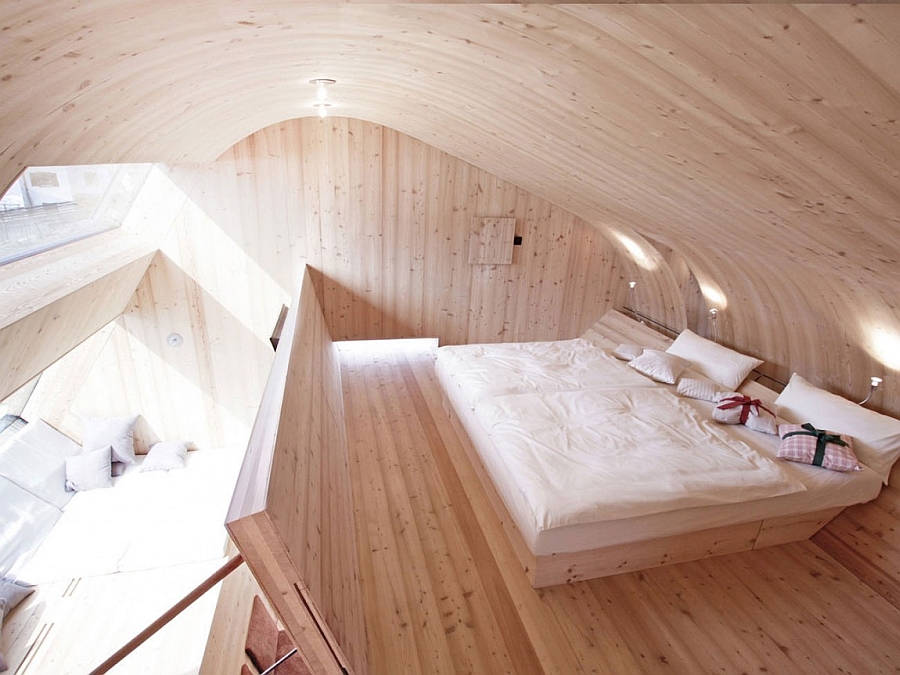 Gorgeous mountain cabin retreat bedroom