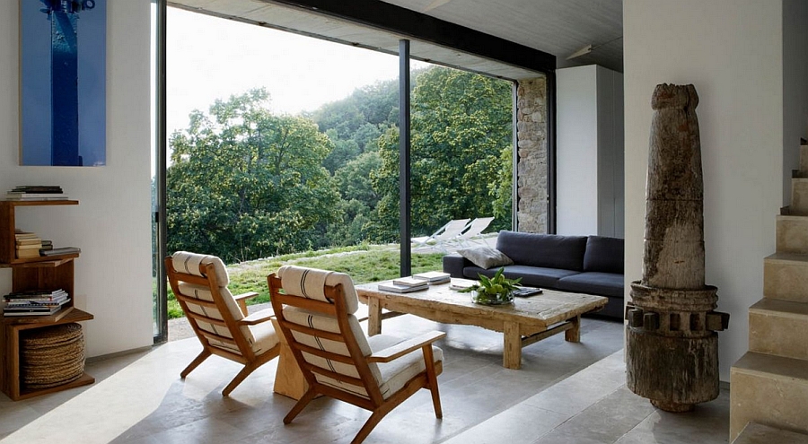 Large glass windows offer natural ventilation