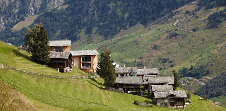 Lovely view of Leis nestled in the Swiss Alps