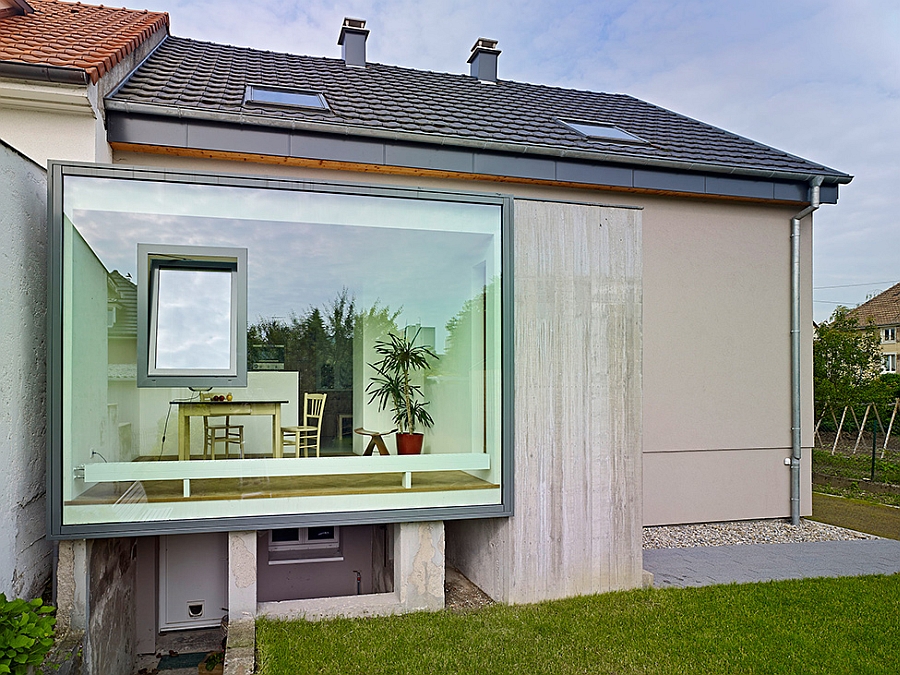 Modern dining space extension in glass