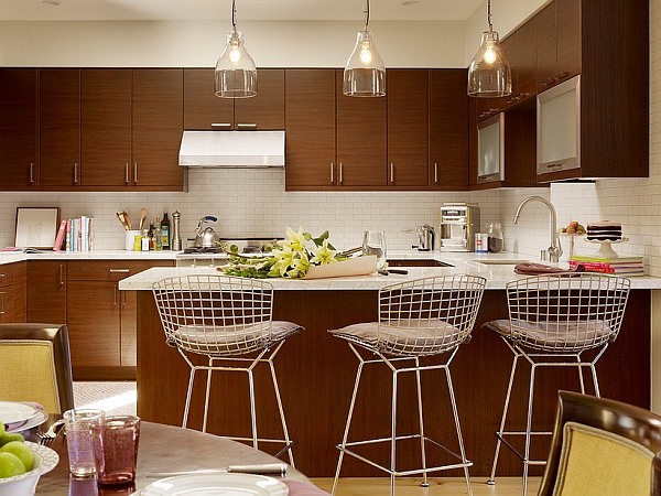 Small kitchen sticks to the golden rule of three!