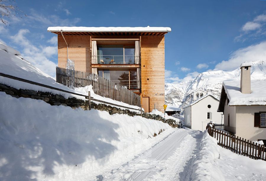 Snow-clad surroundings of Unterhus retreat in Switzerland